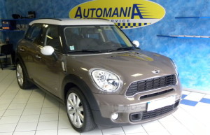 MINI COOPER S COUNTRYMAN ALL4 Specifiche 20.800 € Tipologia: Station wagon 42.000 Km Anno: 2011 Cilindrata: 1600 CC Cambio: Manuale Carburante: Benzina Cavalli: 185 Interni: Pelle Sport Pack, tetto bianco, pelle marrone cuciture bianche, sens. park, fari xenon, cerchi lega 18″, climatronic, volante multif., Unipropr., tagliandi ufficiali http://www.automaniabesozzo.com/listing/mini-cooper-s-countryman-all4/