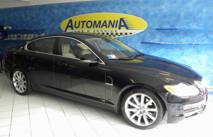 JAGUAR XF 3.0 DS V6 Premium Luxury Specifiche 24.900 € Tipologia: Berlina 69.000 Km Anno: 2010 Cilindrata: 3000 CC Cambio: Automatico Carburante: Diesel Cavalli: 275 Interni: Pelle Uniproprietario, interni in pelle beige, cambio automatico, navigatore, bluetooth, sensori park con telecamera, fari xenon, sedili el + memoria, gomme nuove, tagliandi ufficiali Jaguar http://www.automaniabesozzo.com/listing/jaguar-xf-3-0-ds-v6-premium-luxury-2/