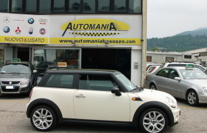 MINI 1.6 16V Cooper D Coupè Specifiche 8.700 € Tipologia: Coupé 97.000 Km Anno: 12/2007 Cilindrata: 1600 CC Cambio: Manuale Carburante: Diesel Cavalli: 109 Interni: Tessuto FINO A DUE ANNI DI GARANZIA, color bianco avorio con tetto nero, cerchi in lega, A/C, radioCD, chiusura centralizzata, vetri elettrici, fari xeno http://www.automaniabesozzo.com/listing/mini-1-6-16v-cooper-d-coupe/